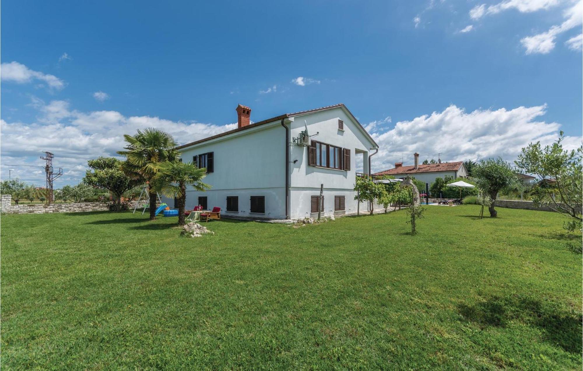 Holiday home Stunning Home In Brtonigla With Kitchen Brtonigla